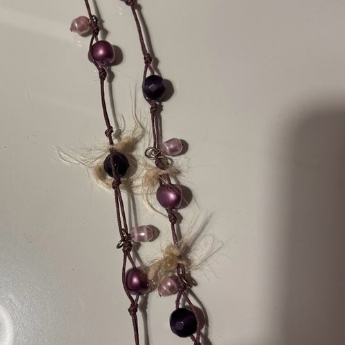 Long necklace with stones in purple shades