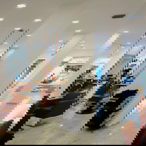 Επιχείρηση γνωστής αλυσίδας κομμωτηρίων με 4 καταστήματα προς πώληση