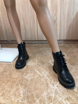 Boot *SHE&IN*.