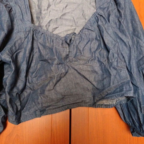 Fresh denim crop top size M like new, blue