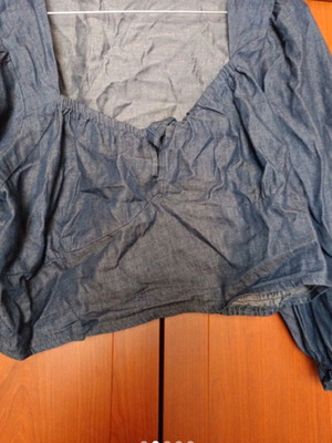 Fresh denim crop top size M like new, blue