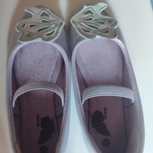 Lilac ballerinas size 31 like new with butterfly decoration