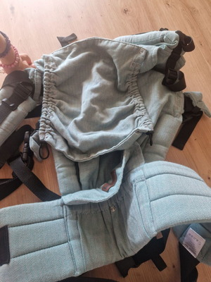 Kinder Hop baby carrier like new