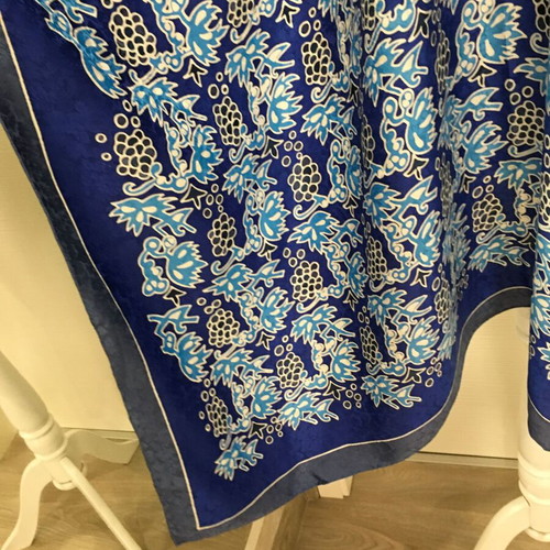 Marja Kurki vintage silk scarf 115/115 cm like new, blue