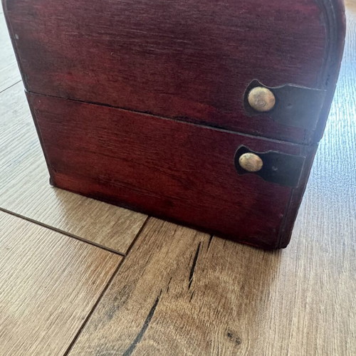 Vintage treasure chest wooden, like new