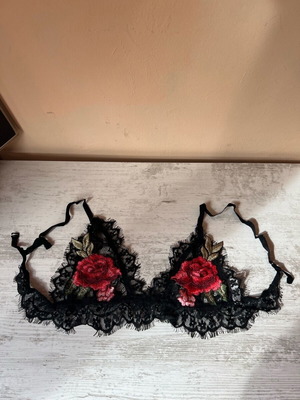 Δαντελένιο bustier A-Style νέο με κόκκινα κεντημένα λουλούδια και ρυθμιζόμενες τιράντες