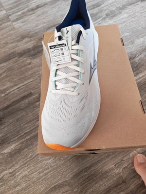 Mizuno Enerzy Runnerz 2 Running Shoes New Size 45 White Navy Orange