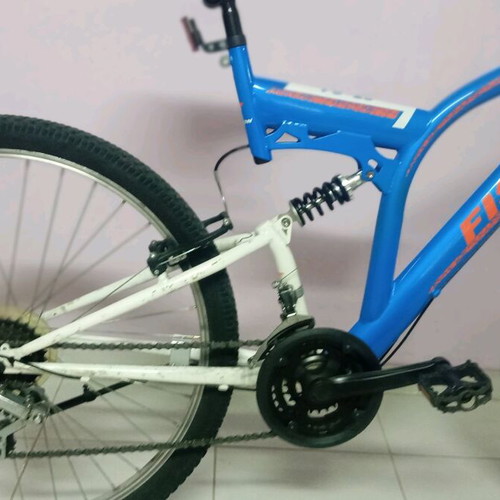 Mountain bike 26 inch blue like new, men's with gears and suspension