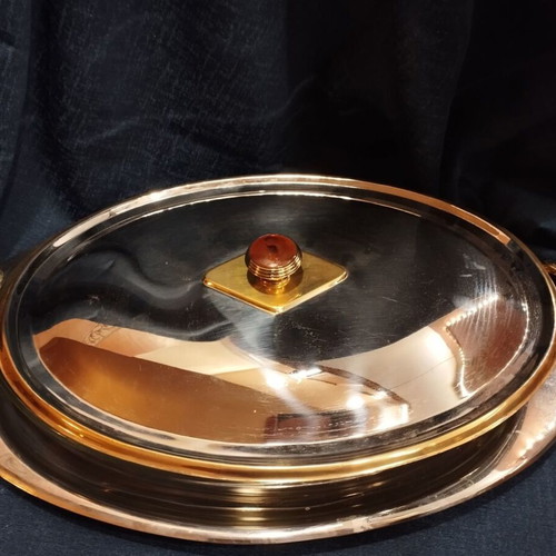 Heat-resistant serving dish used with base and lid