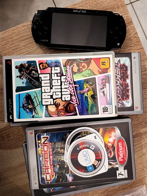 Sony PlayStation Portable (PSP) употребяван с пакет от топ игри и зарядно, нуждае се от ремонт