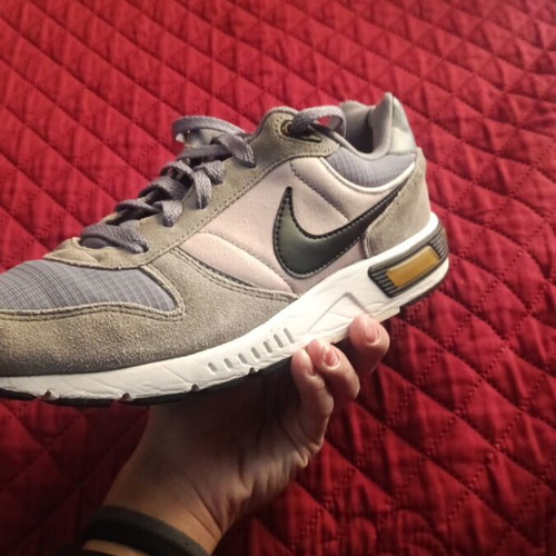 Nike Nightgazer sneakers size 41 like new, multicolor