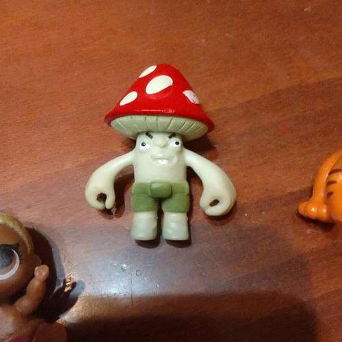 Kinder figures like new