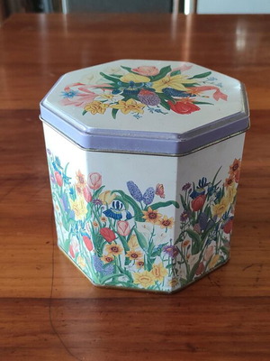 Τσίγκινο κουτί μεταχειρισμένο, παλιό, 12 x 11 cm