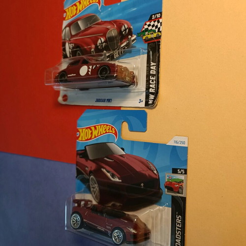 Hot Wheels Mainline Jaguar 2-pack like new