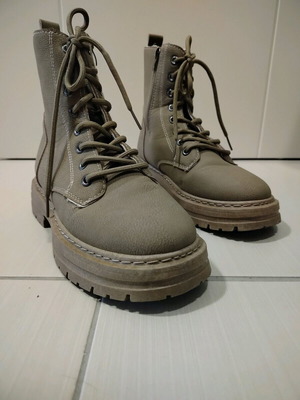 No Name beige boots size 38 like new