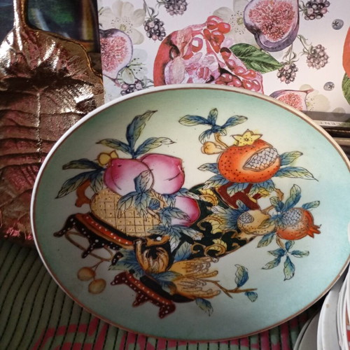 Decorative plate hand-painted, like new, 22 cm diameter