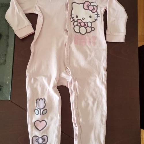 Baby set like new with full bodysuit and hat for 12-18 months