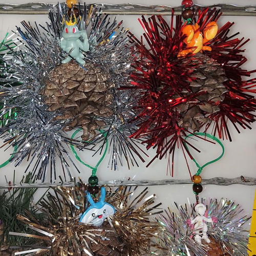 Christmas pinecone ornaments new, set of 12