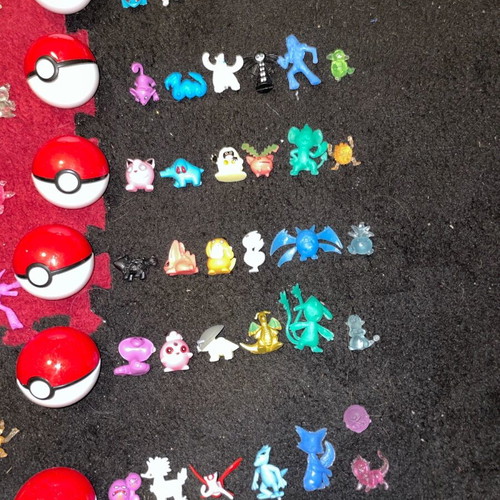 Pokemon figures like new, all together