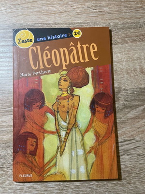 Book Cleopatre like new, Marie Bertherat, French