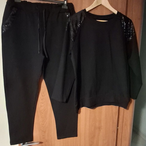 Set with black sequin details like new
