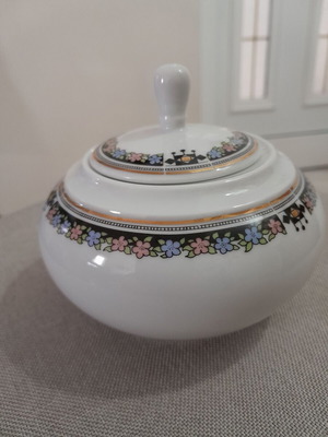 Porcelain container with lid new