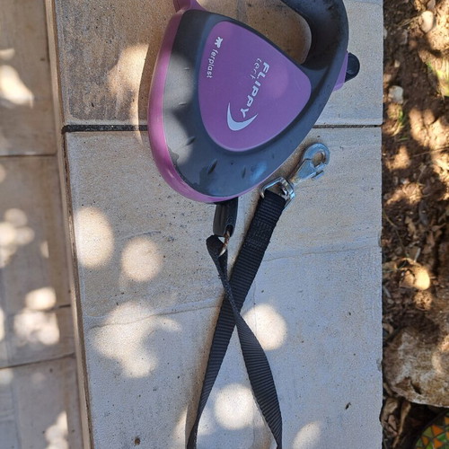 Retractable dog leash with 5-meter strap like new