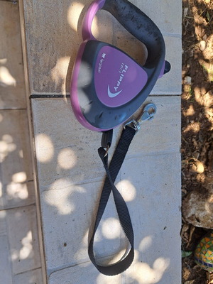 Retractable dog leash with 5-meter strap like new