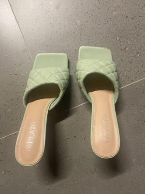 Mules size 40 like new