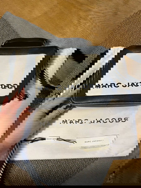 Δερμάτινη τσάντα Marc Jacobs box σε άριστη κατάσταση!