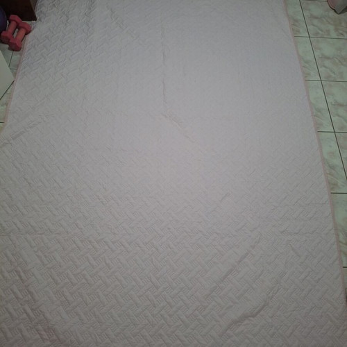 Quilted bed cover in soft pink