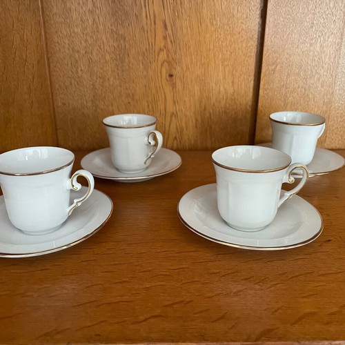 Porcelain coffee cups with saucers set of 4 like new