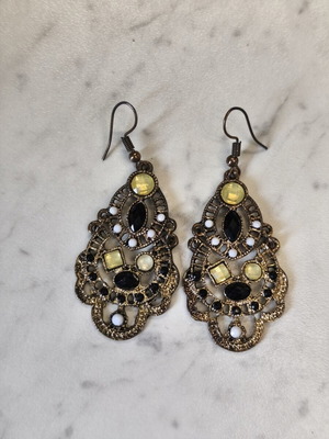 Earrings vintage used, dangle style