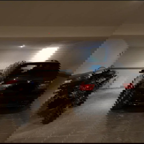 Κλειστό υπόγειο parking αυτοκινήτου 12 μ2 με πόρτα ασφαλείας στη Νέα Σμύρνη