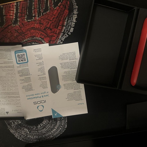 Iqos Iluma iUnlock device with box and cable