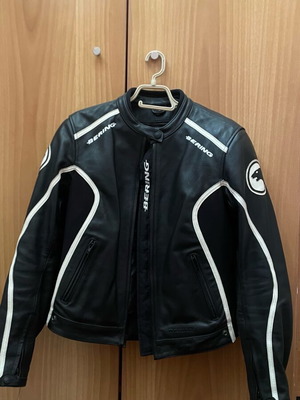 Bering leather motorcycle jacket like new, unisex with protections