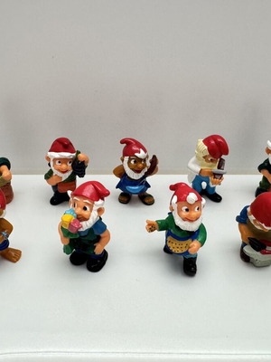 Kinder dwarfs set used, 9 figures from the 90s