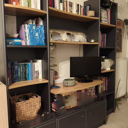 Bookcase like new, broken into 3 pieces for easy transport