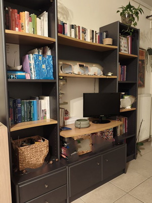 Bookcase like new, broken into 3 pieces for easy transport