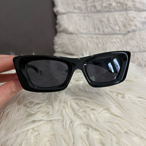 Prada sunglasses black like new