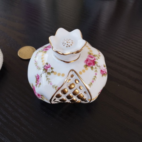 Porcelain table decorations like new, set of 2 small pieces