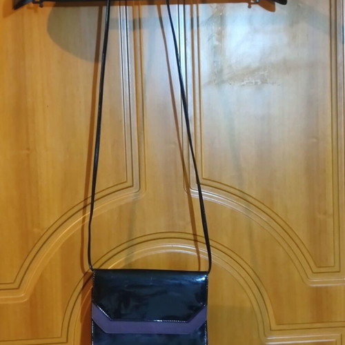 Shoulder bag used black patent leather with purple detail
