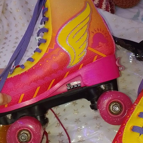 Roller skates adjustable size 35-38 like new with spare parts and case