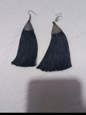 Dangling earrings like new, black