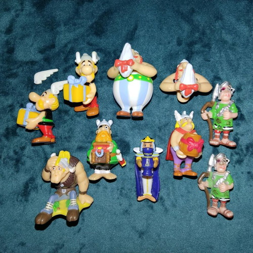 Asterix figures used, pack of 10 from kinder surprise