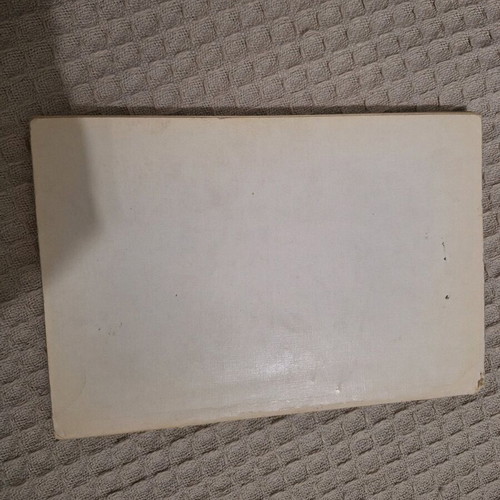 O Dafnis used book with slightly yellowed pages