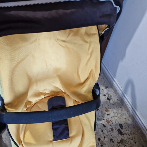 Quinny Buzz baby stroller like new, yellow soft color