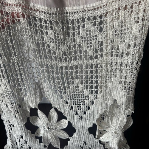 Silk runner like new with floss thread lace