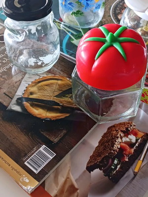 Set of 4 glass jars like new with 5 cooking magazines gift
