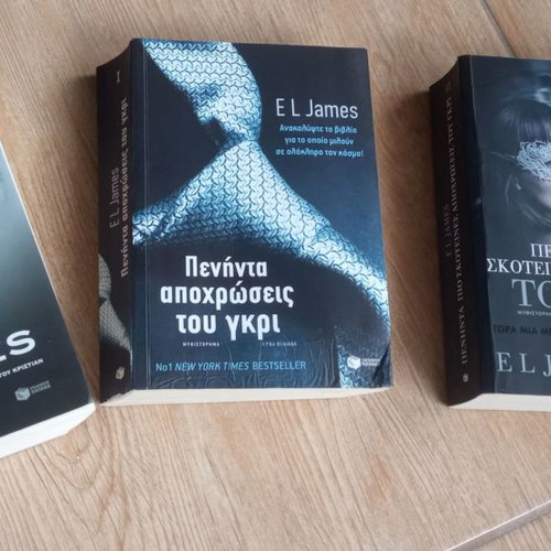 FIFTY SHADES OF GREY-TRILOGY***WAREHOUSE CLEARANCE***WHOEVER GETS THERE FIRST!